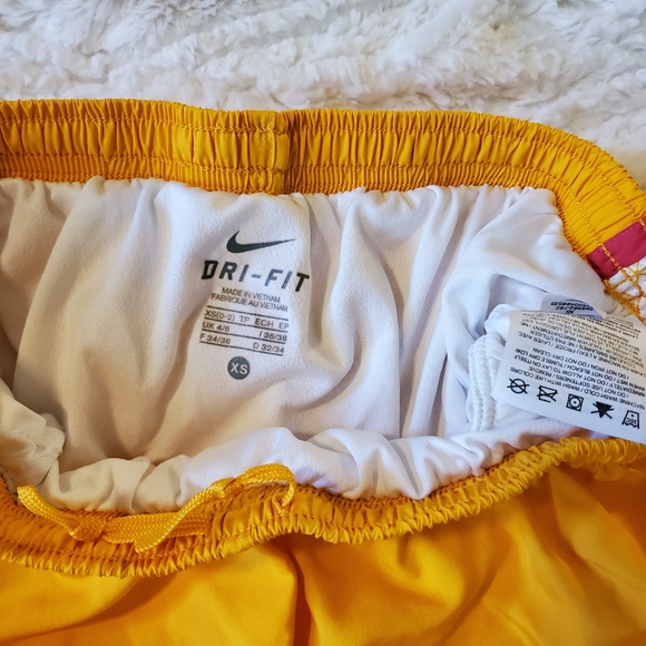 Nike running shorts - Picture 3 of 7